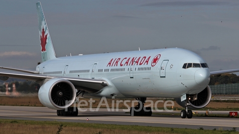 Air Canada Boeing 777-333(ER) (C-FIVR) at  Frankfurt am Main, Germany