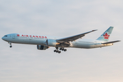 Air Canada Boeing 777-333(ER) (C-FIVR) at  Frankfurt am Main, Germany