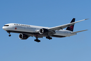 Air Canada Boeing 777-333(ER) (C-FIVW) at  Sao Paulo - Guarulhos - Andre Franco Montoro (Cumbica), Brazil