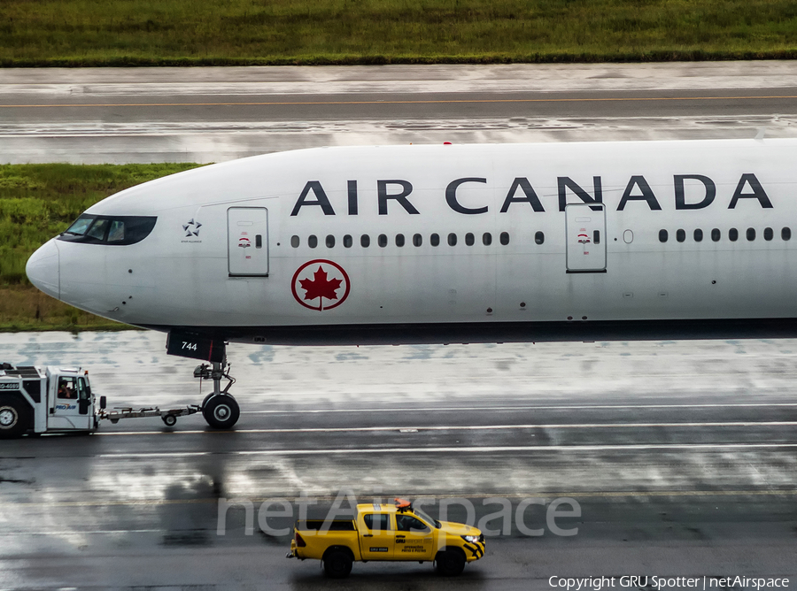 Air Canada Boeing 777-333(ER) (C-FIVX) | Photo 331558