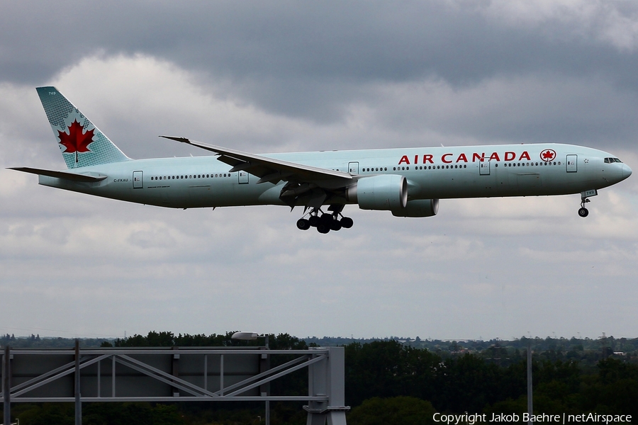 Air Canada Boeing 777-333(ER) (C-FKAU) | Photo 185559