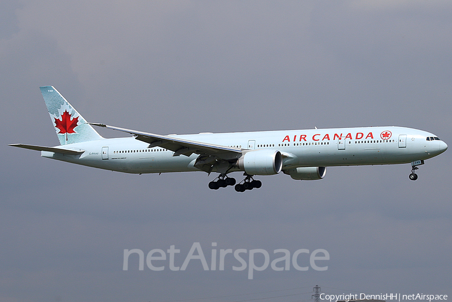 Air Canada Boeing 777-333(ER) (C-FKAU) | Photo 447274