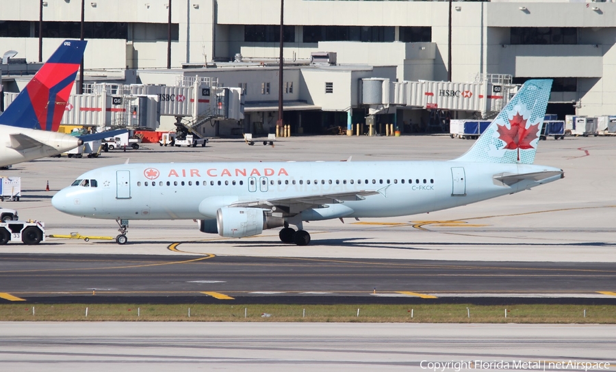 Air Canada Airbus A320-211 (C-FKCK) | Photo 309398