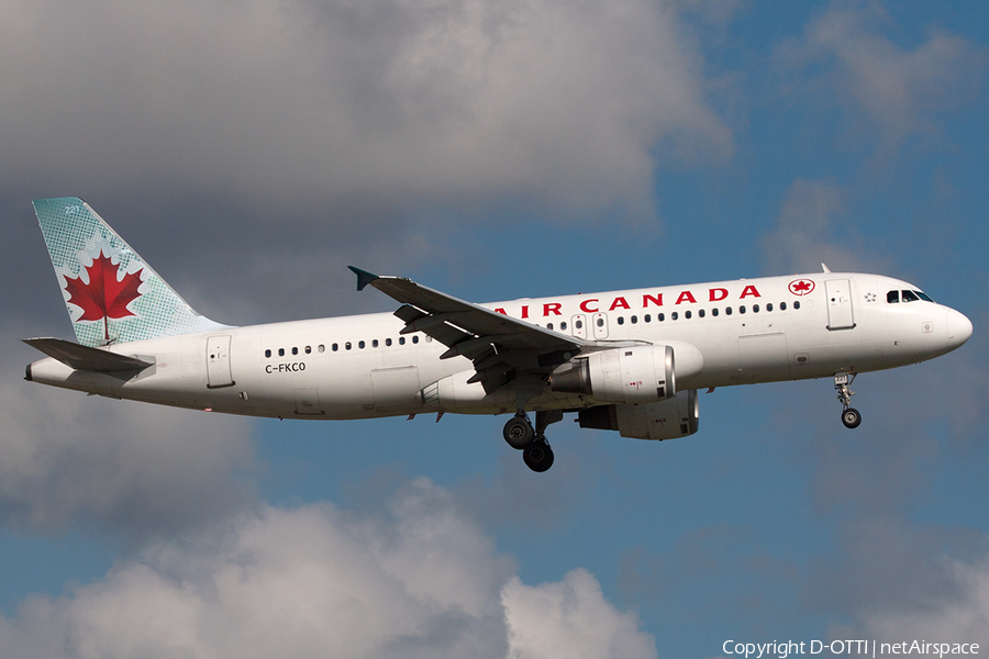 Air Canada Airbus A320-211 (C-FKCO) | Photo 233048