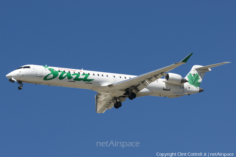 Air Canada Jazz Bombardier CRJ-705LR (C-FKJZ) | Photo 39425