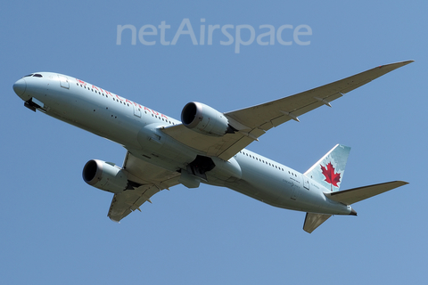 Air Canada Boeing 787-9 Dreamliner (C-FKSV) at  London - Heathrow, United Kingdom