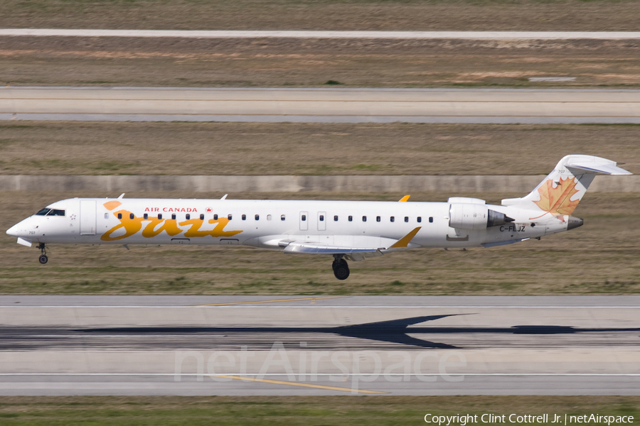 Air Canada Jazz Bombardier CRJ-705LR (C-FLJZ) | Photo 39427