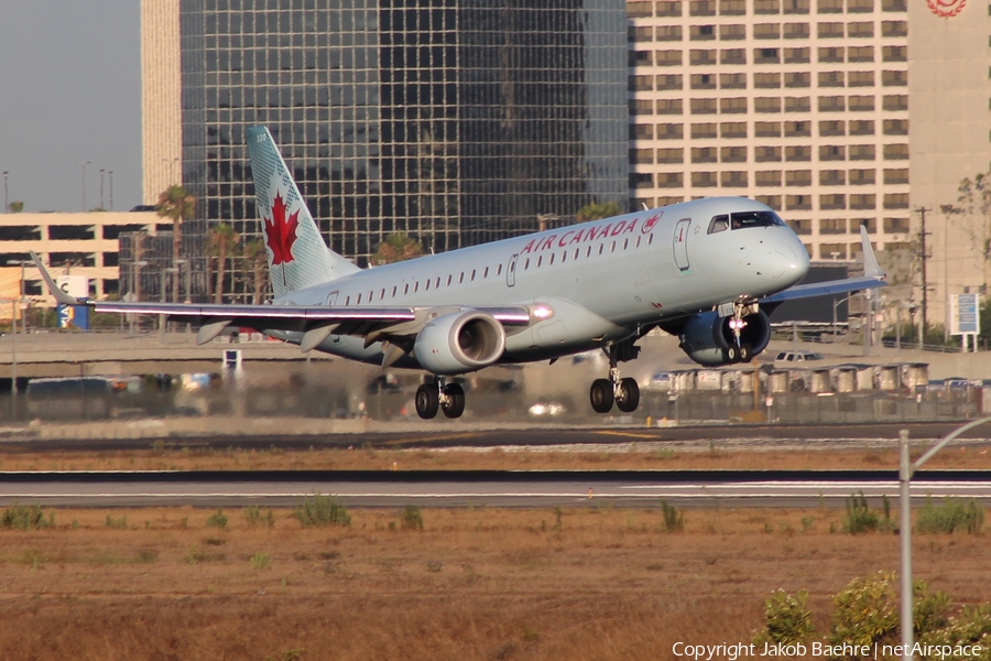 Air Canada Embraer ERJ-190AR (ERJ-190-100IGW) (C-FLWH) | Photo 143638