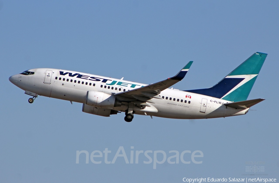 WestJet Boeing 737-7CT (C-FLWJ) | Photo 432953