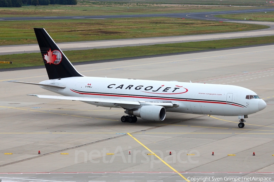 Cargojet Airways Boeing 767-223(BDSF) (C-FMCJ) | Photo 31547