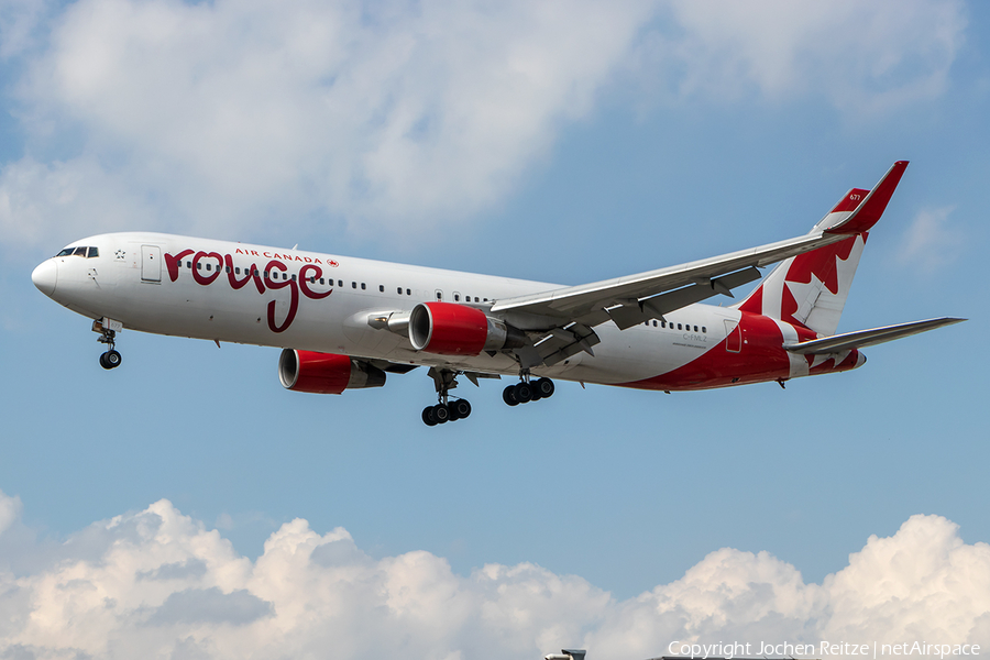 Air Canada Rouge Boeing 767-316(ER) (C-FMLZ) | Photo 266612