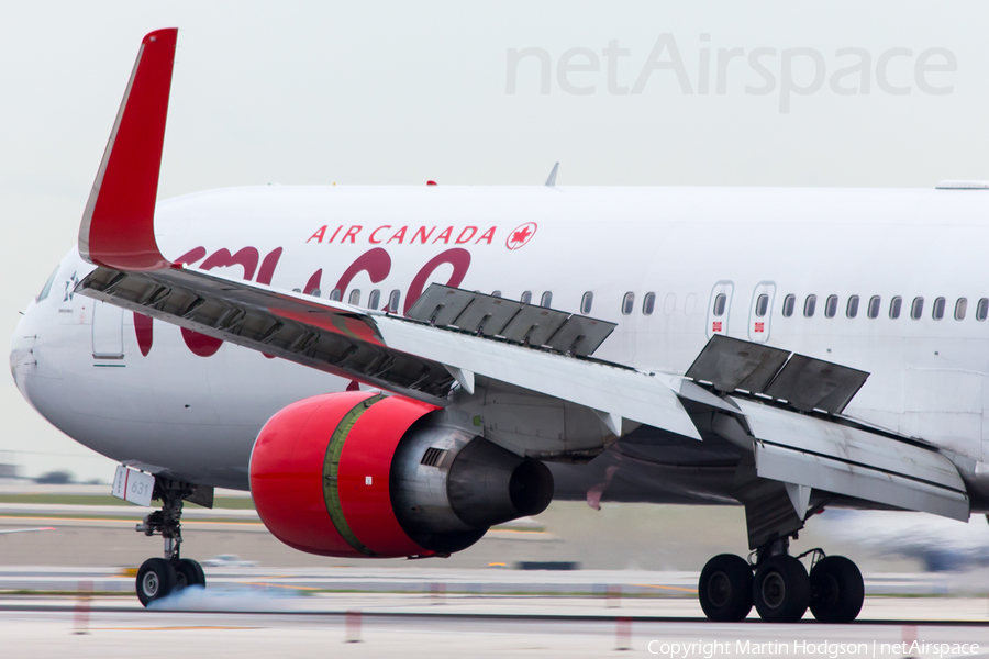 Air Canada Rouge Boeing 767-333(ER) (C-FMWP) | Photo 96003