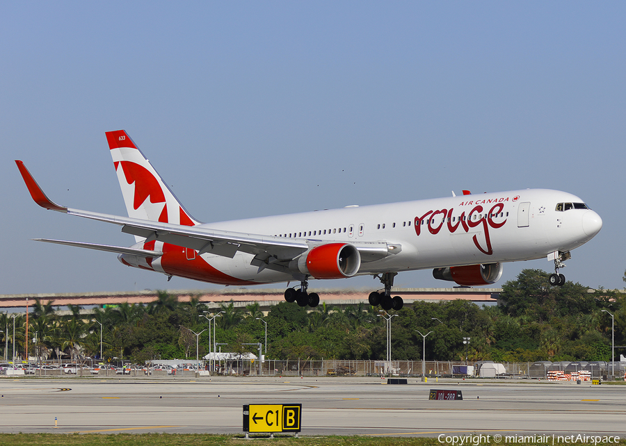 Air Canada Rouge Boeing 767-333(ER) (C-FMWU) | Photo 146287