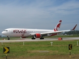 Air Canada Rouge Boeing 767-333(ER) (C-FMWU) at  Porto, Portugal