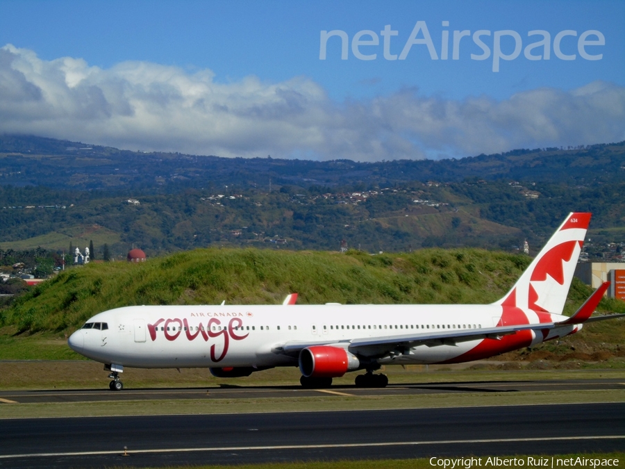 Air Canada Rouge Boeing 767-333(ER) (C-FMWV) | Photo 207410