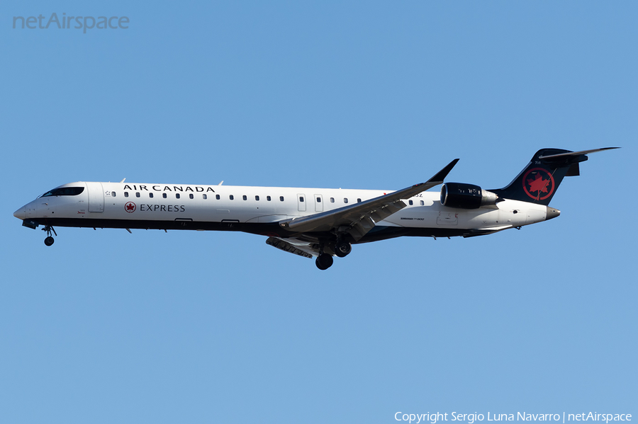 Air Canada Express (Jazz) Bombardier CRJ-705ER (C-FNJZ) | Photo 626706