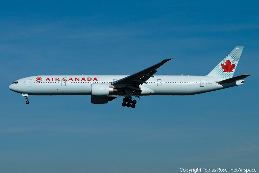 Air Canada Boeing 777-333(ER) (C-FNNW) | Photo 301294