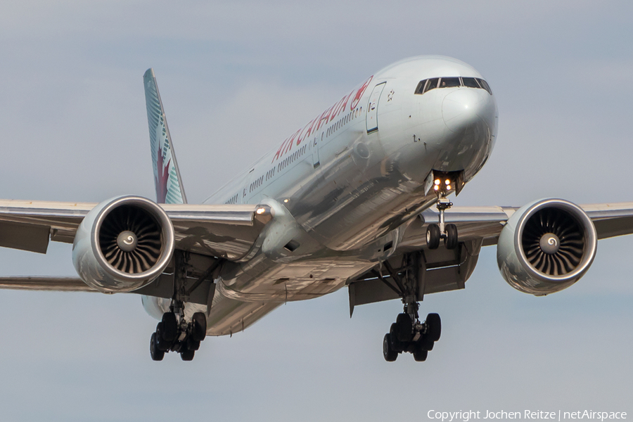 Air Canada Boeing 777-333(ER) (C-FNNW) | Photo 267794