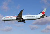 Air Canada Boeing 787-9 Dreamliner (C-FNOI) at  London - Heathrow, United Kingdom