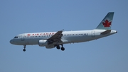 Air Canada Airbus A320-211 (C-FPDN) at  Los Angeles - International, United States