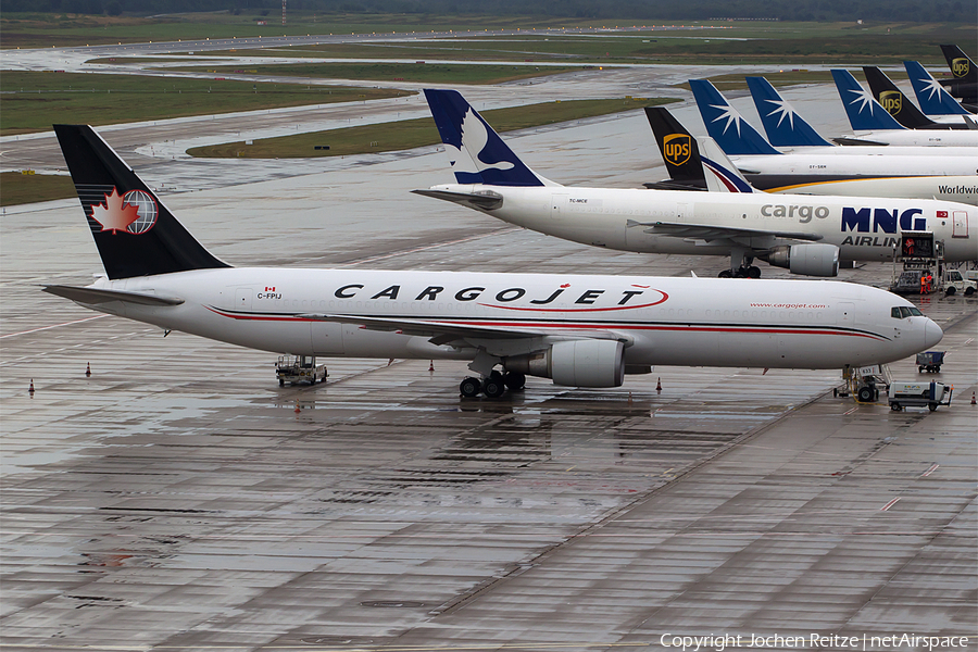 Cargojet Airways Boeing 767-33A(ER)(BDSF) (C-FPIJ) | Photo 123056