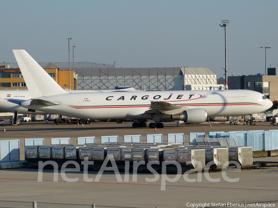 Cargojet Airways Boeing 767-33A(ER)(BDSF) (C-FPIJ) | Photo 420042