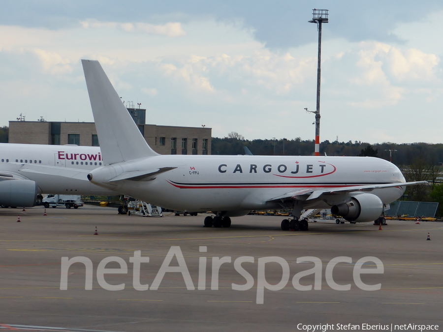 Cargojet Airways Boeing 767-33A(ER)(BDSF) (C-FPIJ) | Photo 424300