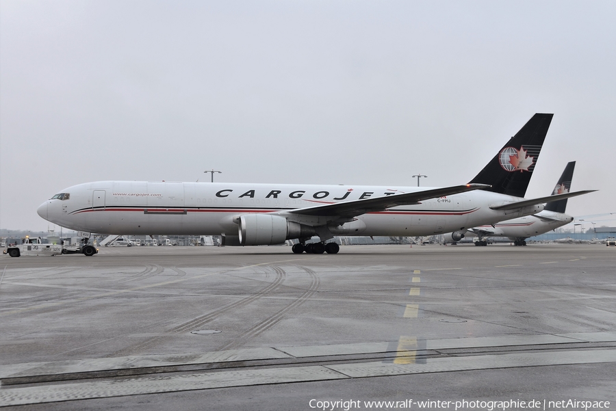 Cargojet Airways Boeing 767-33A(ER)(BDSF) (C-FPIJ) | Photo 433906