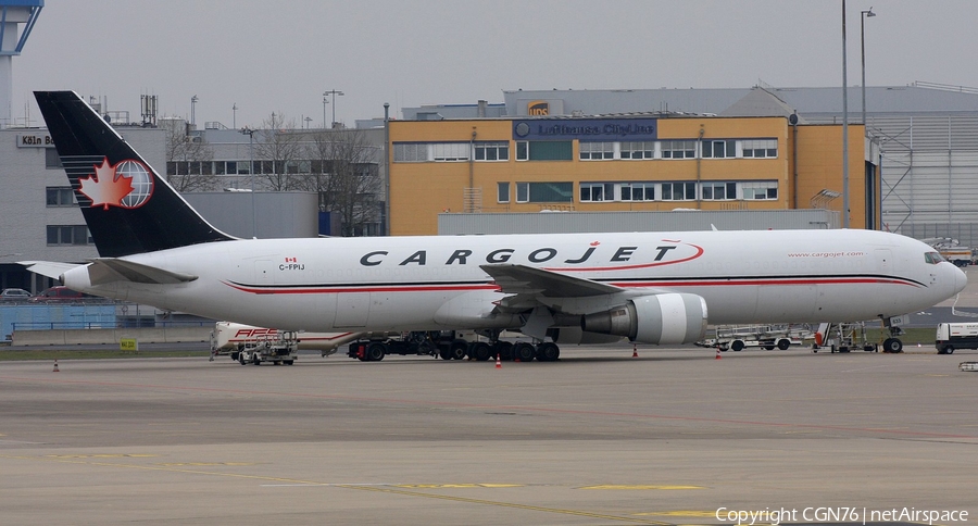 Cargojet Airways Boeing 767-33A(ER)(BDSF) (C-FPIJ) | Photo 440645