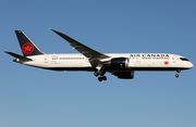 Air Canada Boeing 787-9 Dreamliner (C-FRTG) at  London - Heathrow, United Kingdom