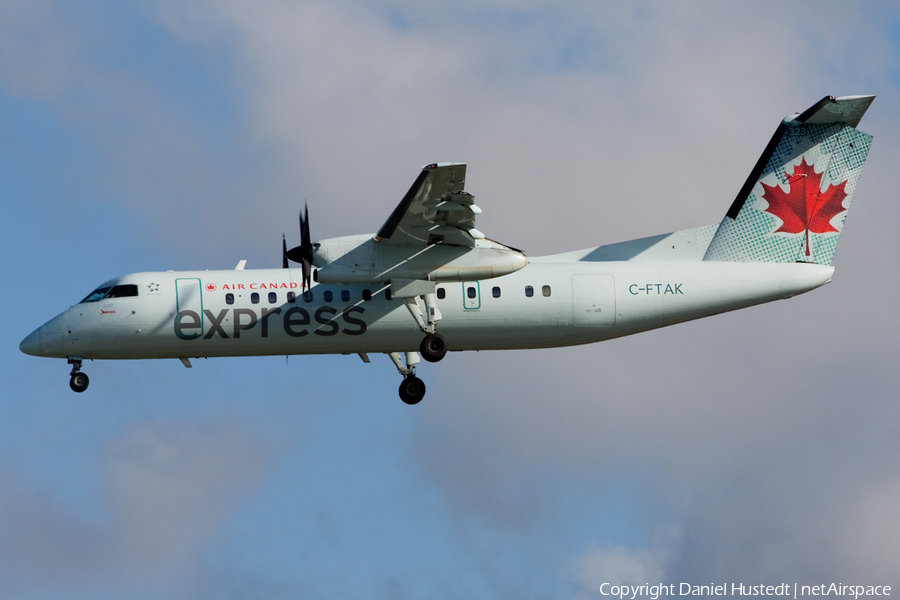 Air Canada Express (Jazz) de Havilland Canada DHC-8-311 (C-FTAK) | Photo 414936