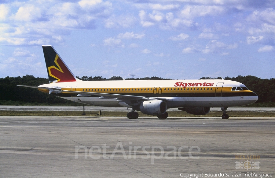 Skyservice Airlines Airbus A320-212 (C-FTDI) | Photo 294069
