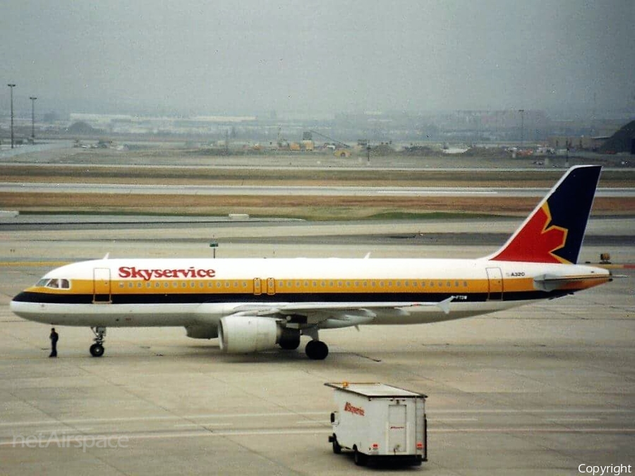 Skyservice Airlines Airbus A320-212 (C-FTDW) | Photo 72156