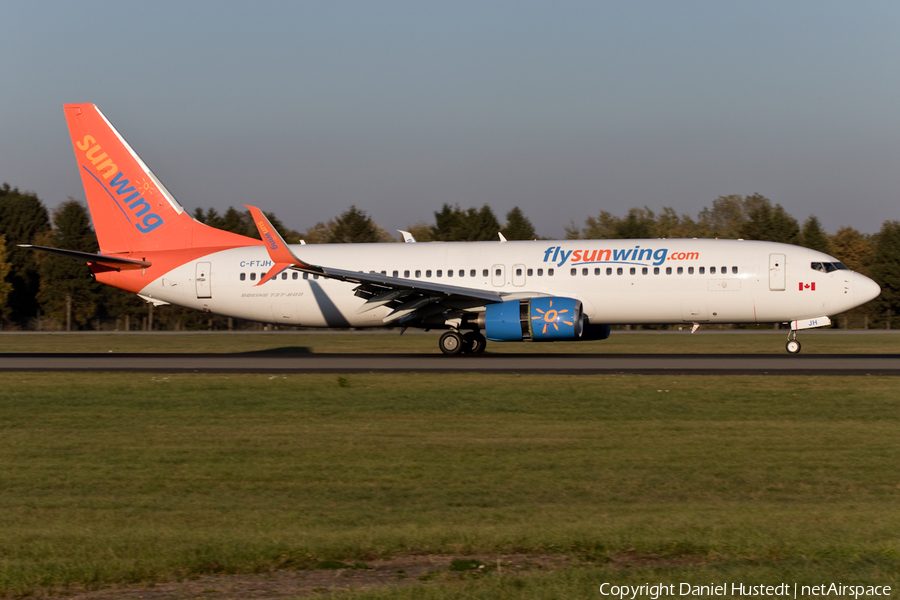 Sunwing Airlines Boeing 737-8BK (C-FTJH) | Photo 420457