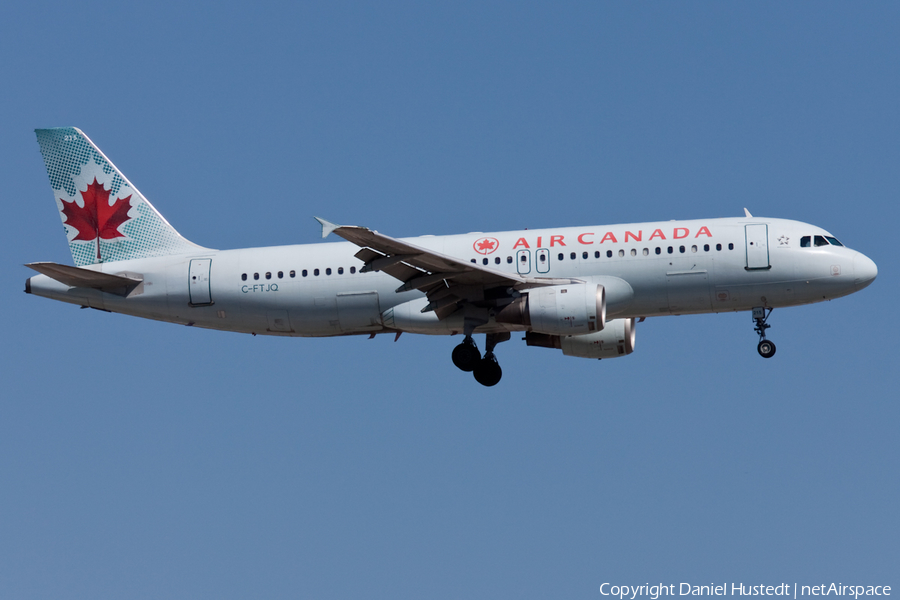 Air Canada Airbus A320-211 (C-FTJQ) | Photo 428283