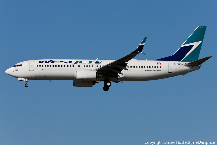 WestJet Boeing 737-8CT (C-FUSM) | Photo 414937