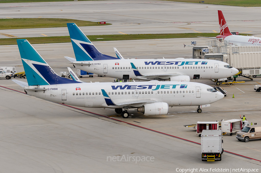 WestJet Boeing 737-7CT (C-FWBW) | Photo 76524