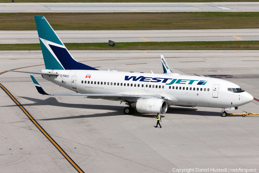 WestJet Boeing 737-7CT (C-FWCC) | Photo 517216