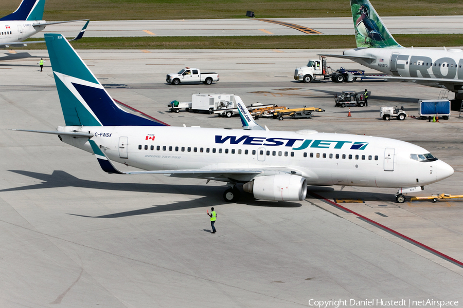 WestJet Boeing 737-7CT (C-FWSX) | Photo 517218