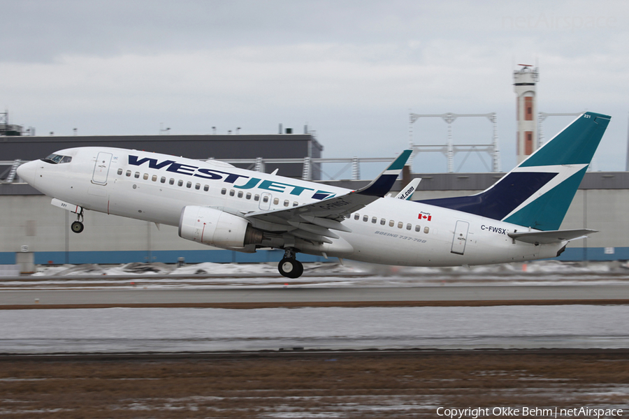 WestJet Boeing 737-7CT (C-FWSX) | Photo 53992