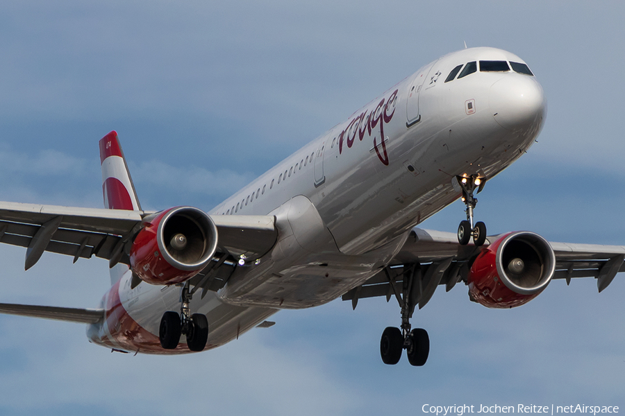 Air Canada Rouge Airbus A321-211 (C-FYXF) | Photo 267792