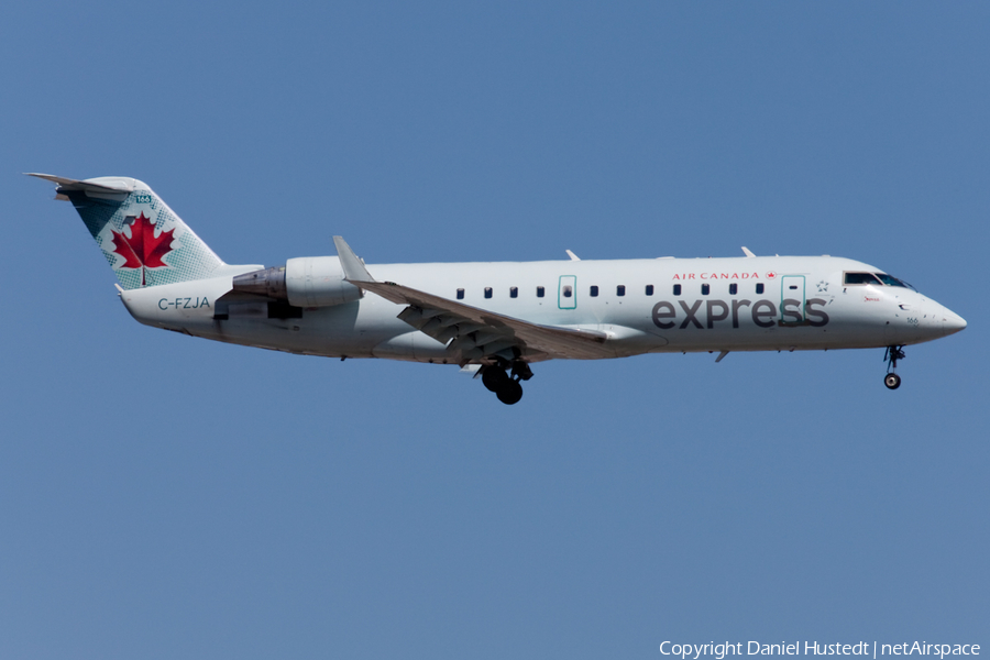 Air Canada Express (Jazz) Bombardier CRJ-200ER (C-FZJA) | Photo 428286