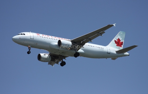 Air Canada Airbus A320-214 (C-FZUB) at  Orlando - International (McCoy), United States