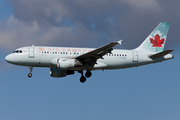 Air Canada Airbus A319-114 (C-GAQL) at  Vancouver - International, Canada