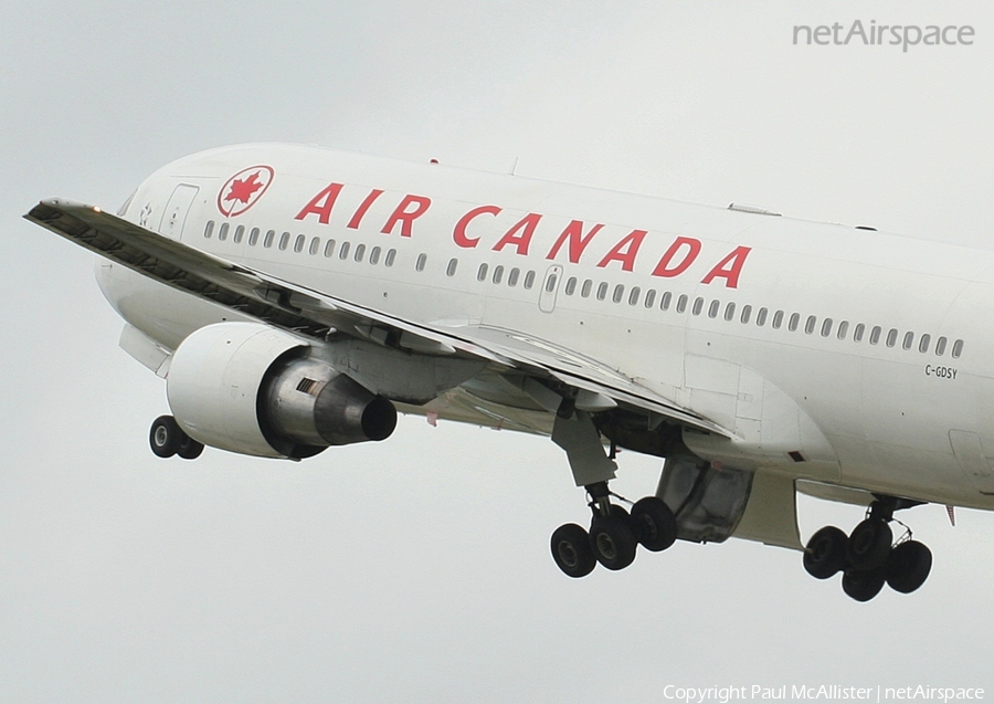 Air Canada Boeing 767-233 (C-GDSY) | Photo 4124