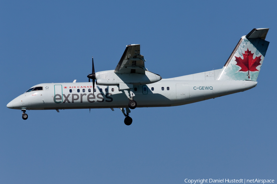 Air Canada Express (Jazz) de Havilland Canada DHC-8-311 (C-GEWQ) | Photo 415037