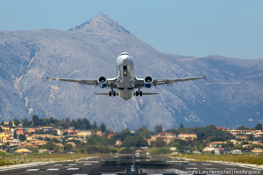 Sunwing Airlines Boeing 737-8GS (C-GFEH) | Photo 355156