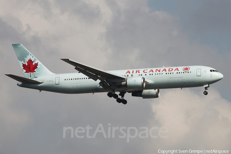 Air Canada Boeing 767-35H(ER) (C-GHLA) | Photo 85746