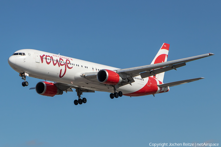 Air Canada Rouge Boeing 767-35H(ER) (C-GHLA) | Photo 266418