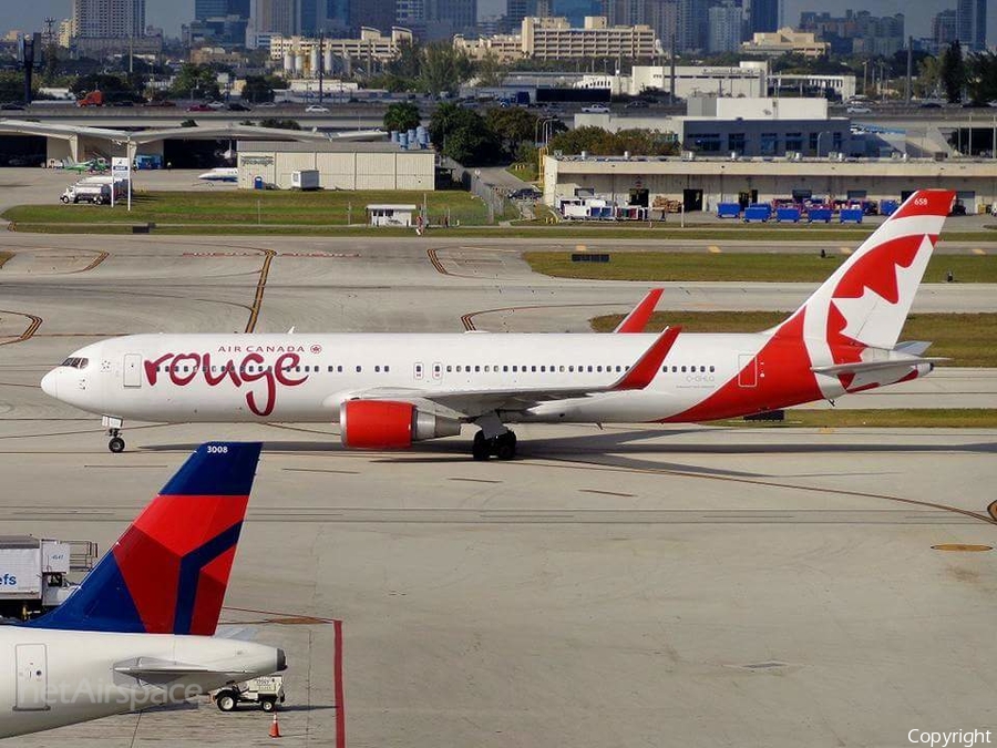 Air Canada Rouge Boeing 767-333(ER) (C-GHLQ) | Photo 150264